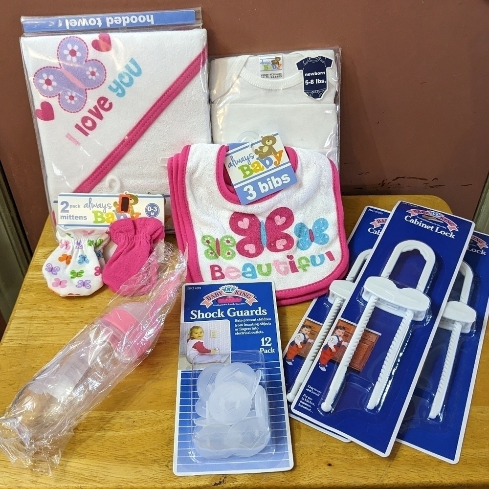 New 9pc gift set Gerber towel onesies bibs mittens feeding bottle spoon, T5MIS